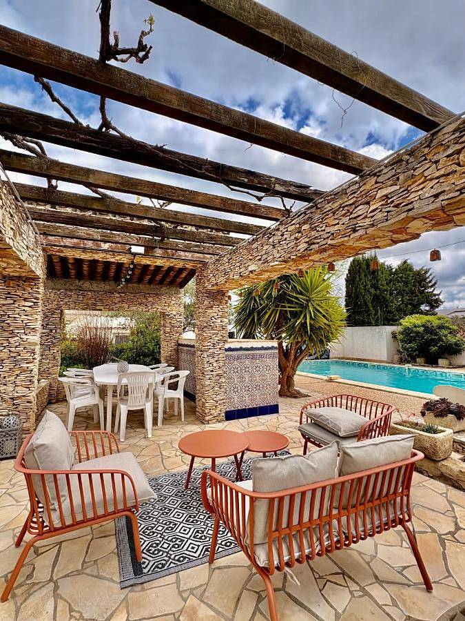 Gîte pour 6 personnes, avec jardin ainsi que vue et piscine à La Redorte