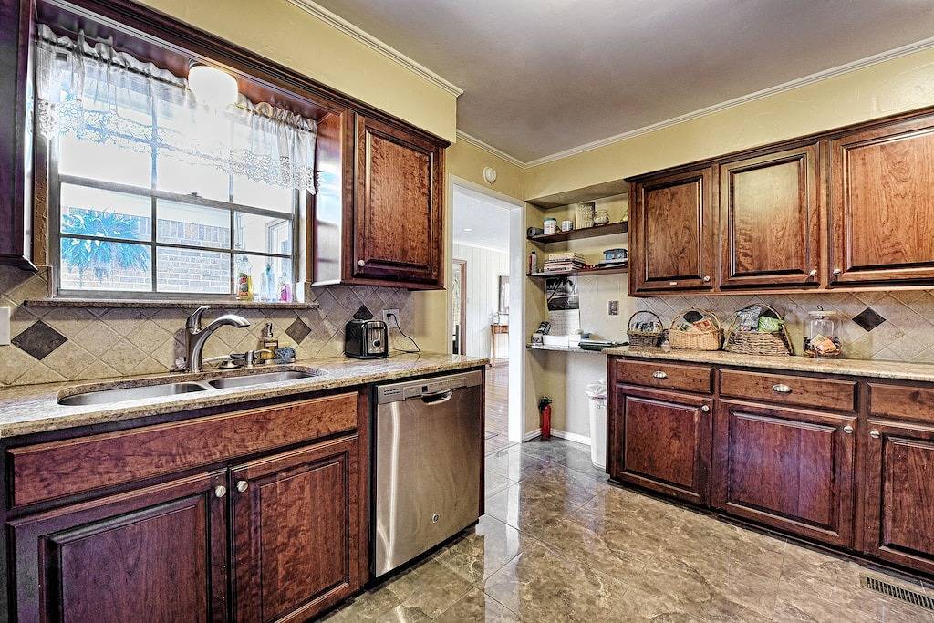 Beheiztes Schwimmbecken, Whirlpool, Billardtisch, Ping Pong, Dart, Tischfußball, Shuffleboard in Irving, Dallas County