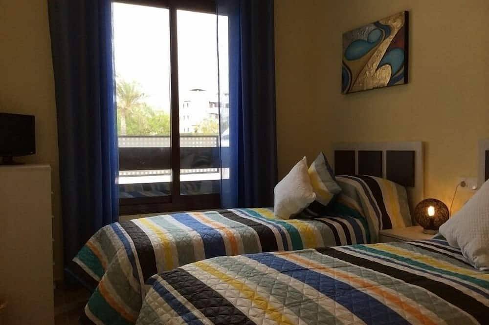 Schöne freistehende 3-Bett-Villa, beheizter Pool und Whirlpool, Wlan, Sky-Tv, Grill in Playas de Vera, Vera