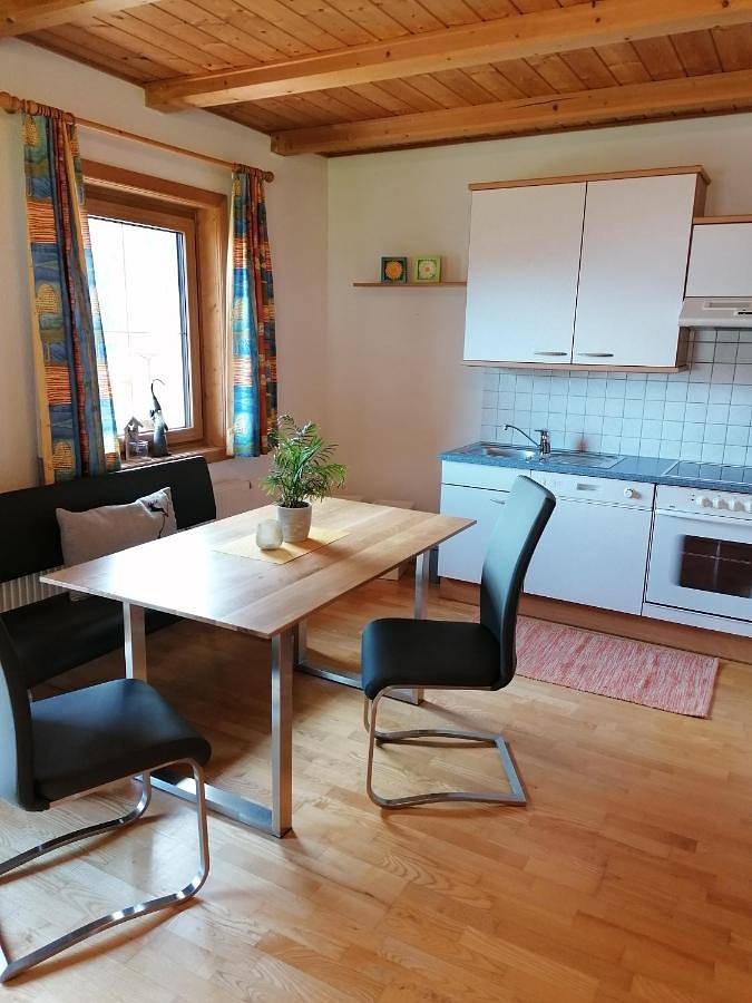 Ferienwohnung für 4 Personen, mit Balkon und Terrasse sowie Garten und Ausblick
