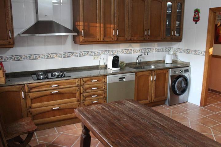 Chalet para 8 personas, con terraza y piscina además de vistas y jardín, Se admiten mascotas en Valle del Tiétar - 4