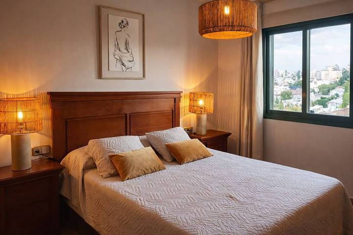 Ganze Wohnung, Apartment mit privatem Whirlpool & Sonnenterrasse – Strand zu Fuß – 4 Personen in Benalmádena Costa, Benalmádena