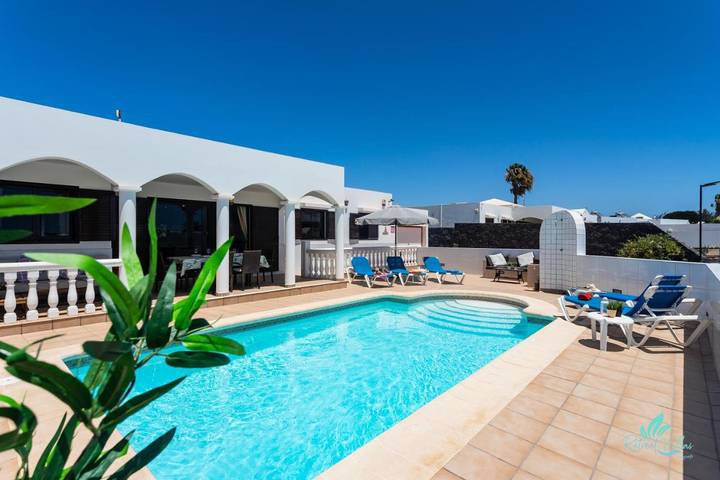 Chalet para 8 personas, con jardín además de vistas y piscina - 1