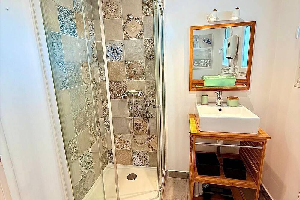 Entire apartment, Quiet apartment near Martigues in Saint-Mitre-les-Remparts, Istres region