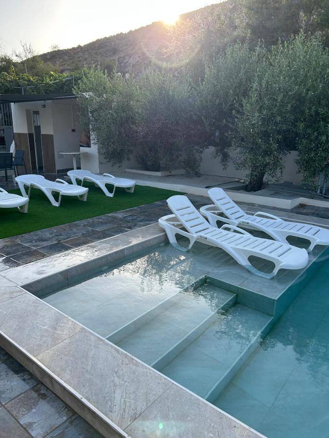 Chalet para 6 personas, con piscina además de balcón y vistas - 1