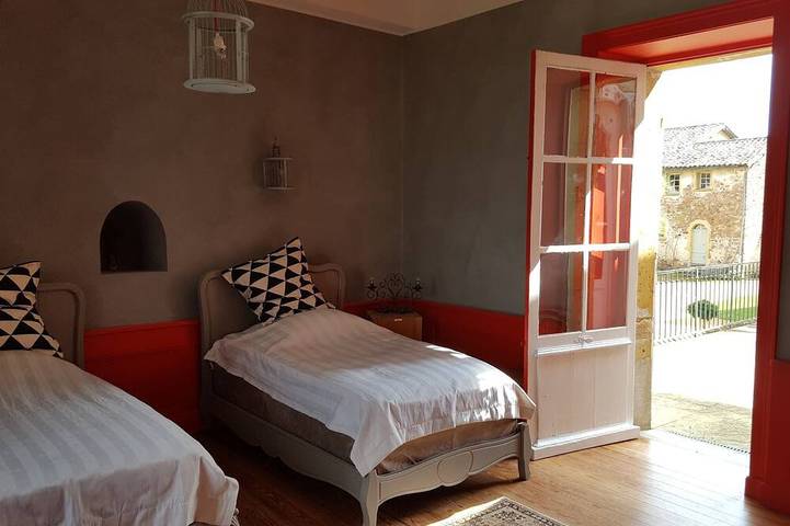 Gîte pour 6 personnes, avec jardin et piscine à Amplepuis - 2