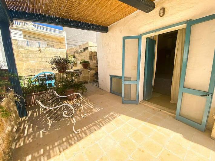 Location de vacances pour 6 personnes, avec terrasse et piscine ainsi que vue et jardin dans Zebbug - 2