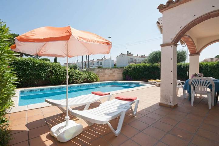 Chalet para 4 personas, con piscina y jardín, Se admiten mascotas en Alt Empordà - 3