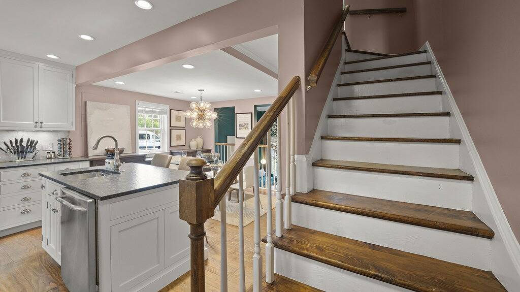 Beautiful 3-Bdrm Home <> Park 2 Cars <> King Bed in Alexandria (VA), Alexandria City