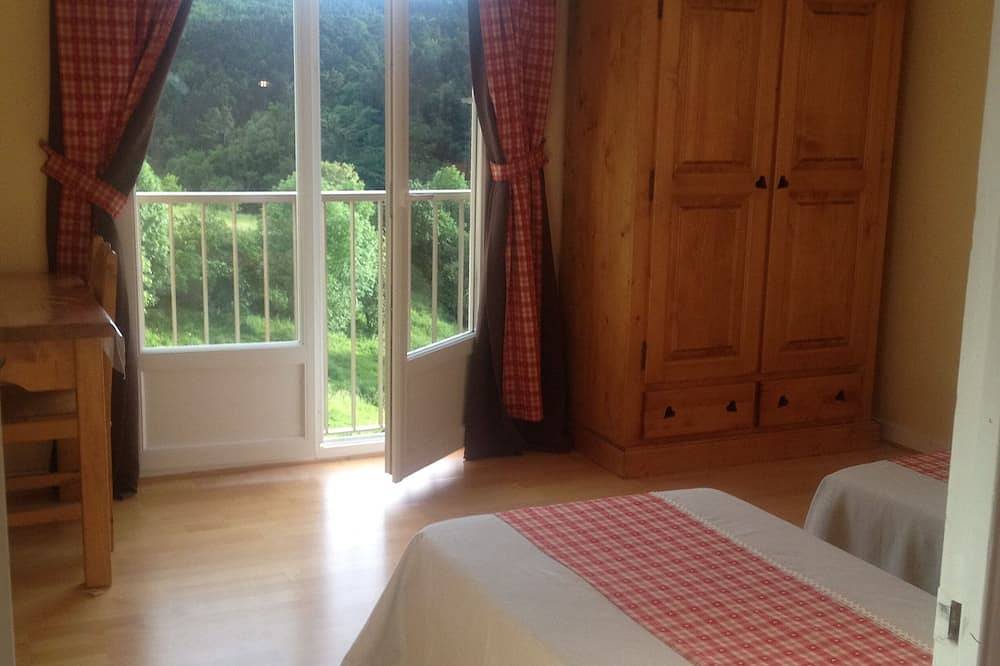 Apartamento entero, Alojamiento de 3 habitaciones, ambiente de montaña, en St Nectaire en el corazón del Parque Volcánico. in Saint-Nectaire (queso), Parque Natural Regional Volcans d'Auvergne