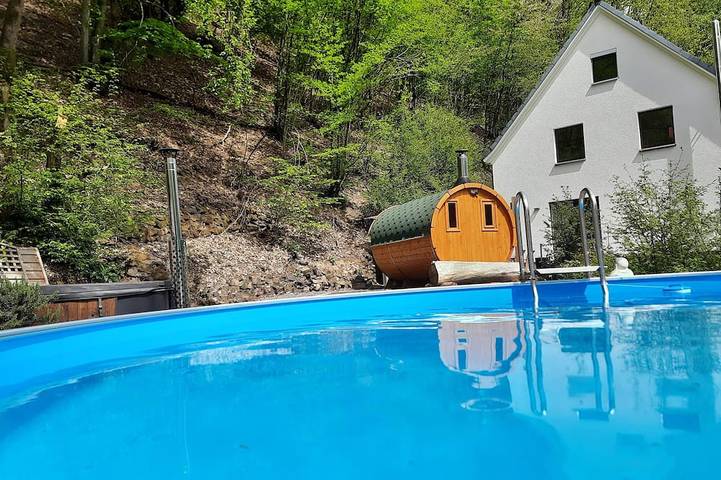 Ferienhaus für 8 Personen, mit Balkon und Whirlpool sowie Garten und Sauna in Windecker-Ländchen