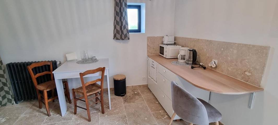 Gîte pour 2 personnes, avec terrasse et piscine à Aussillon - 2