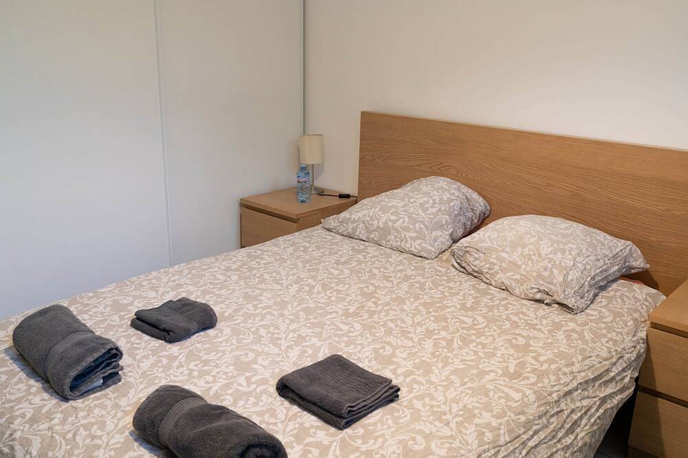 Entire apartment, Gîte Pinède. Bas de Villa 2 Ch, Terrasse, Parking in Velaux, Aix-en-Provence region