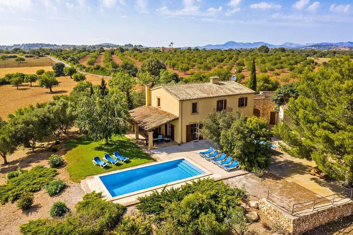 Vacation Home "Finca Vista Alegre" with Sea View, Pool, Wi-Fi, A/C, Terrace & Garden in Manacor, East Majorca