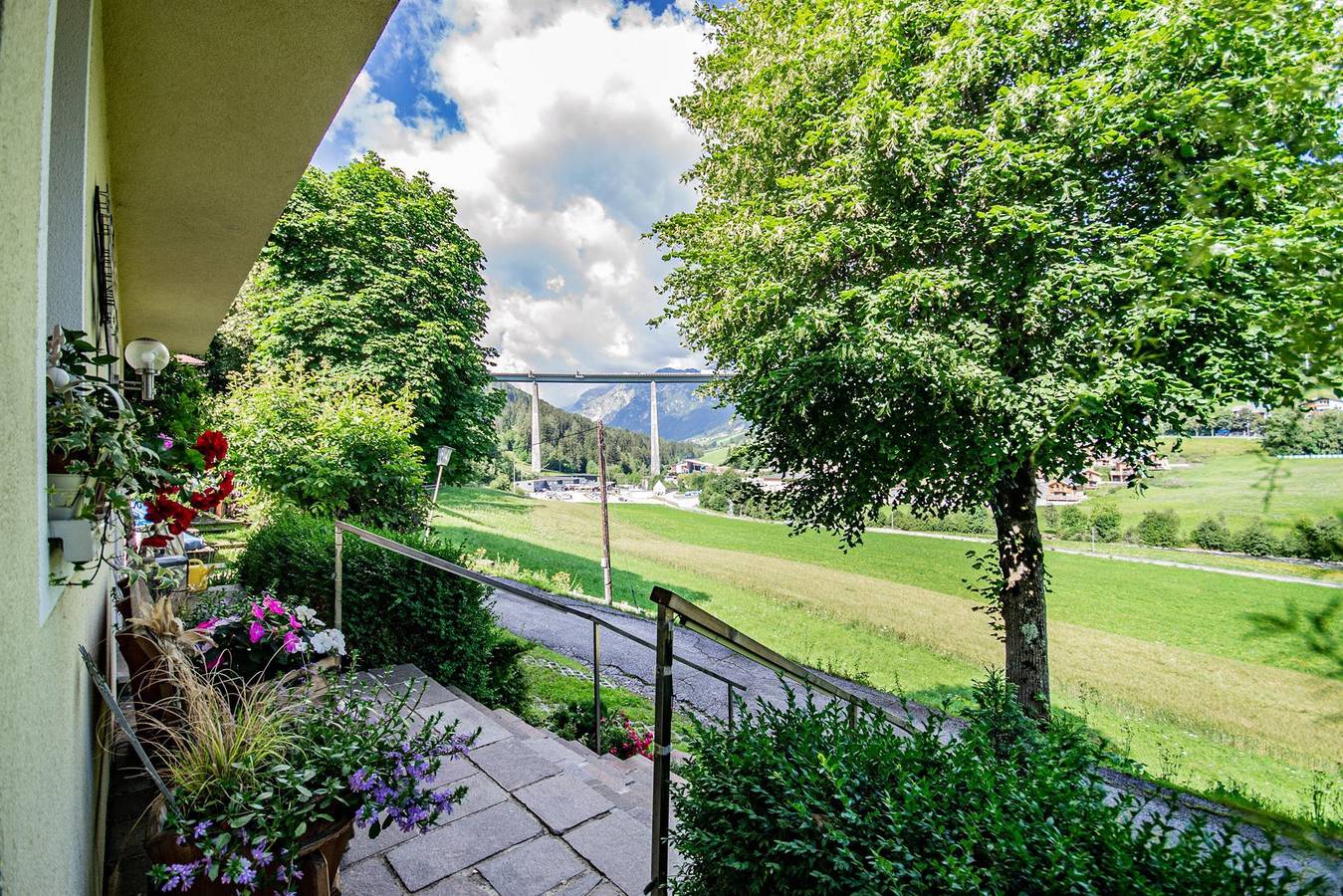 Ganze Ferienwohnung, Ferienwohnung mit Terrasse und Bergblick in Stubaier Alpen, Steinach am Brenner