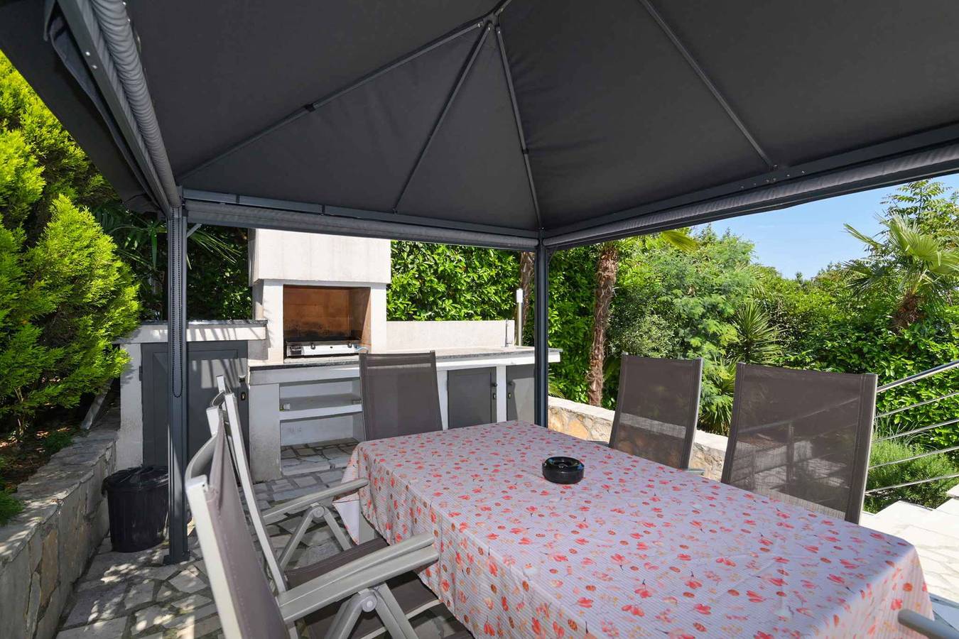 Entire vacation apartment, Holiday apartment with balcony and communal pool  in Opatija Riviera