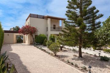 Villa for 6 People in Aphrodite Hills, South Cyprus, Photo 1