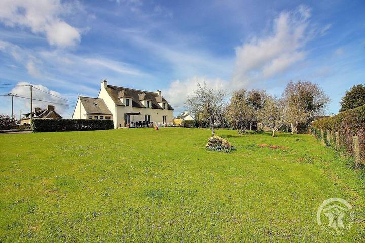 Gîte pour 8 personnes, avec terrasse et jardin à Ploumilliau - 2