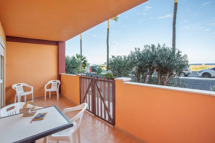 Apartamento entero, Apartamento Vacacional 'Los Tinajones' con Vistas al Mar, Piscina y Wi-Fi in Parque Holandés, La Oliva