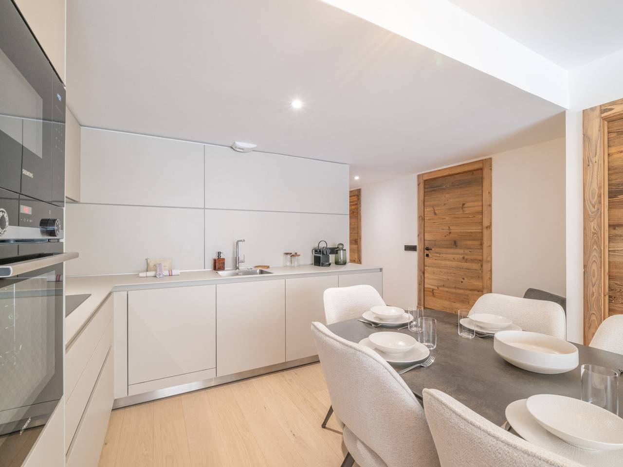 Appartement entier, Résidence neuve, skis aux pieds, centre Huez, 2 adultes + 4 enfants in Huez, Parc national des Écrins