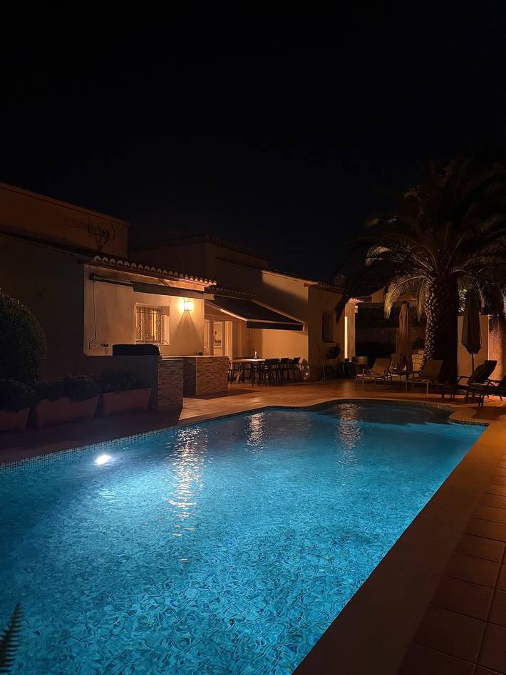 Villa de lujo en La Sella con vistas al mar y la montaña, piscina, Wi-Fi, A/A, terrazas y jardín in La Sella, Pedreguer