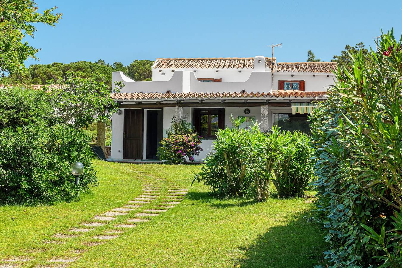 Ferienhaus 'Villetta Palma' mit Gemeinschaftspool, privater Terrasse und eigenem Garten in Baja Sardinia, Arzachena
