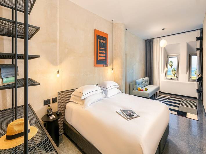 Appartement entier, Dancenter Brut Seafront Hotel Tel Aviv- Chambre double exécutive in Tel Aviv, District de Tel Aviv