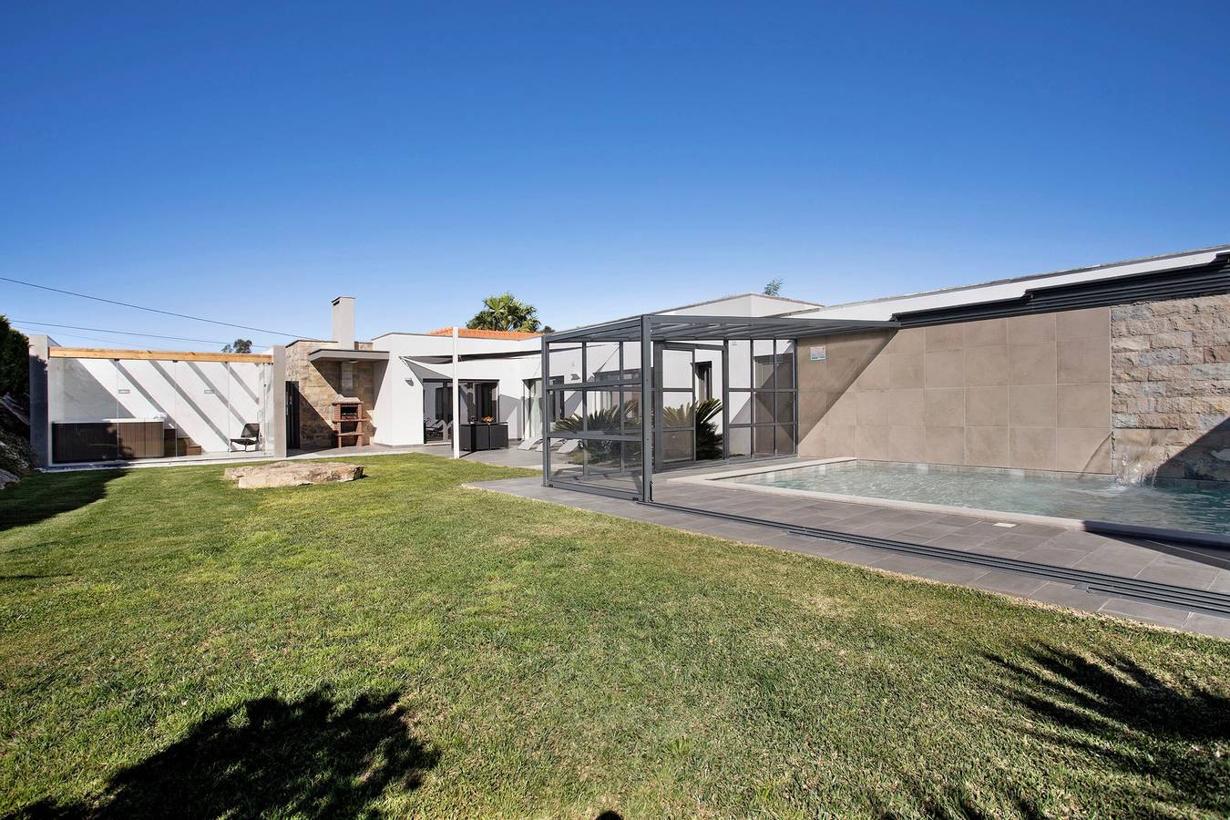 Villa 'Mila Piscina aquecida e Jacuzzi' with Mountain View, Private Pool and Wi-Fi in Salir de Matos, Leiria District