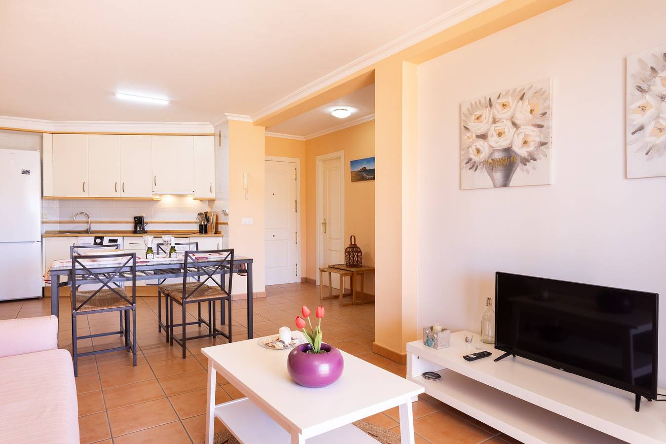 Apartamento entero, Apartamento 'Junto al Mar Isabel' con terraza, piscina compartida y Wi-Fi in La Tejita, Granadilla de Abona