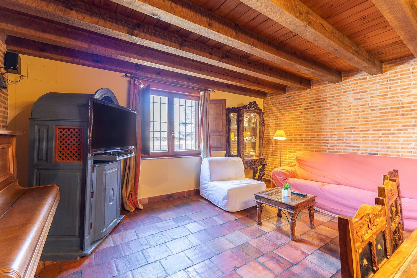 Casa di campagna 'La Tarja 2' con giardino privato e Wi-Fi in Martín Miguel, Provincia di Segovia