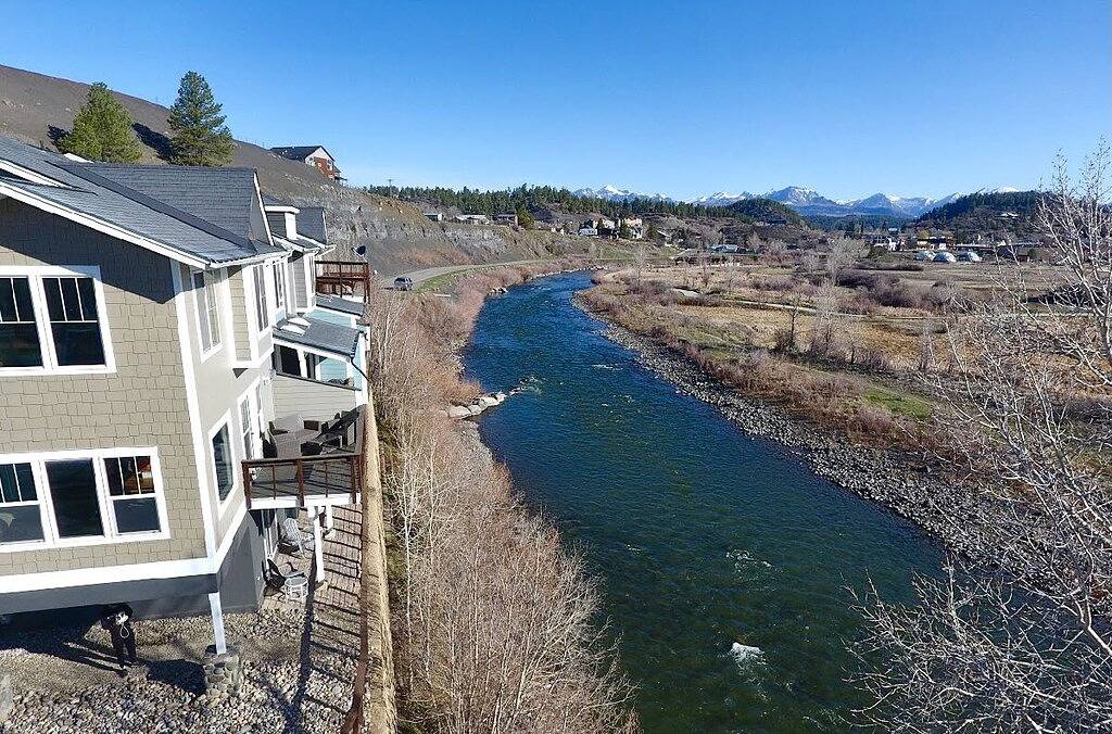 Newly remodeled riverside location a stroll from all which Pagosa has to offer! in Pagosa Springs, San Juan National Forest