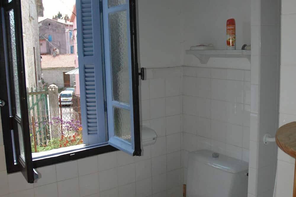 House redone in Vico- Wifi- 15mns Beaches of Sagone in Vico, Ajaccio region