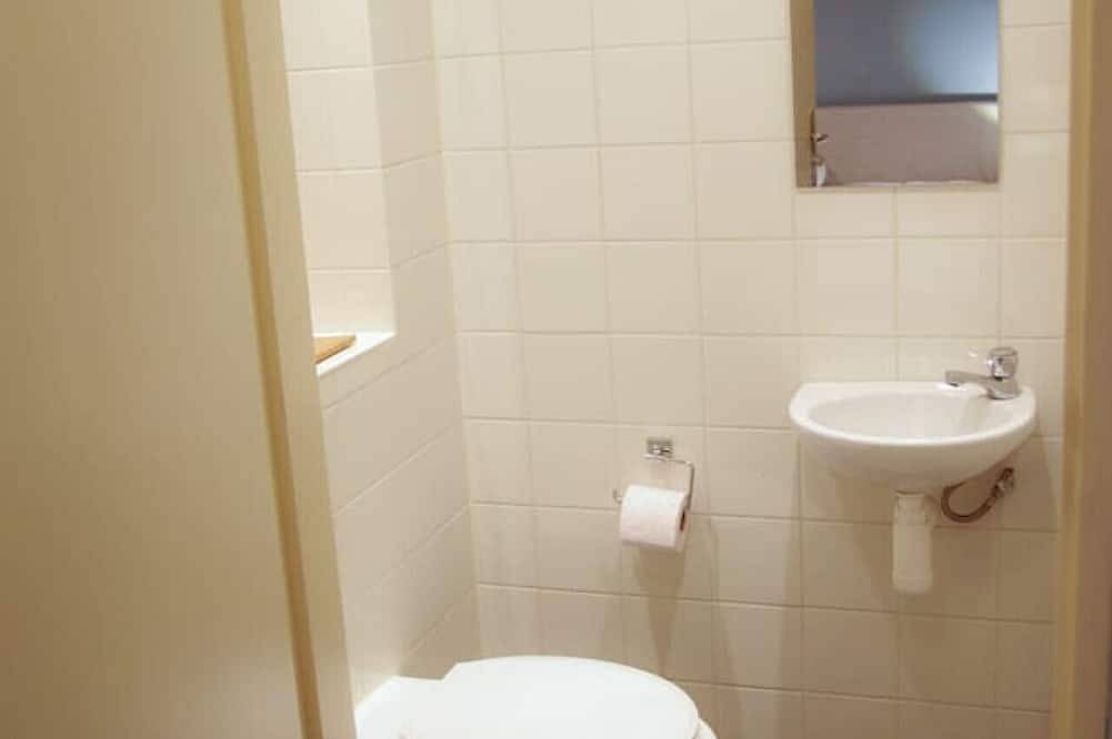 Geheel appartement, Trendy Quiet Souterrain near beach, free parking. in Noordwijk aan Zee, Noordwijk