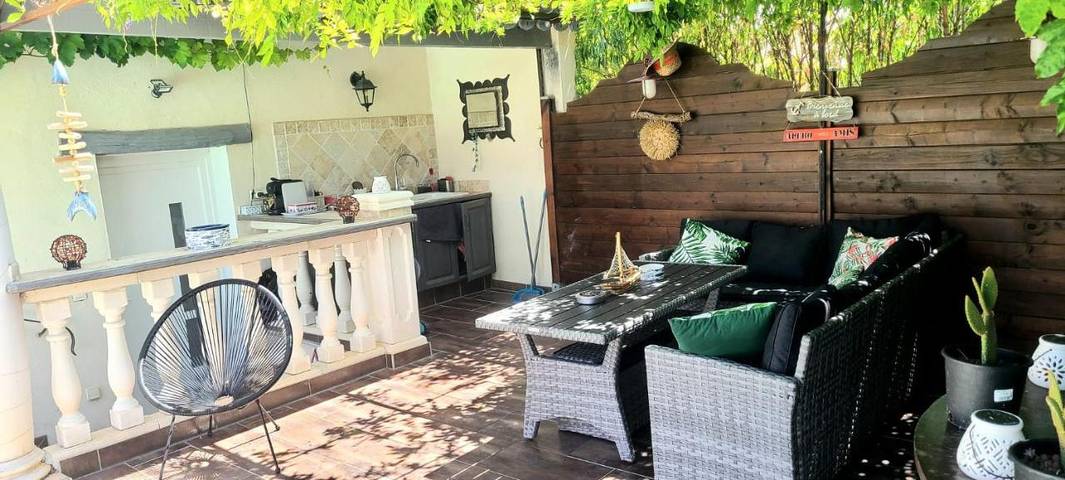 Location de vacances pour 4 personnes, avec vue ainsi que piscine et jardin à Puimisson - 4