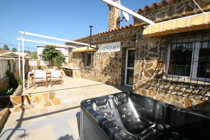 Chalet para 4 personas, con Jacuzzi y Terraza además de Jardín y Piscina en Marina Alta - 4