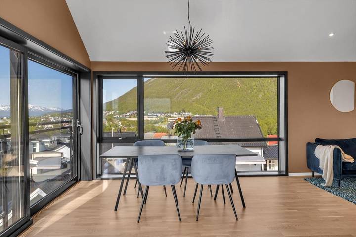 Villa für 10 Personen, mit Terrasse und Garten sowie Ausblick, mit Haustier in Tromsø - 4