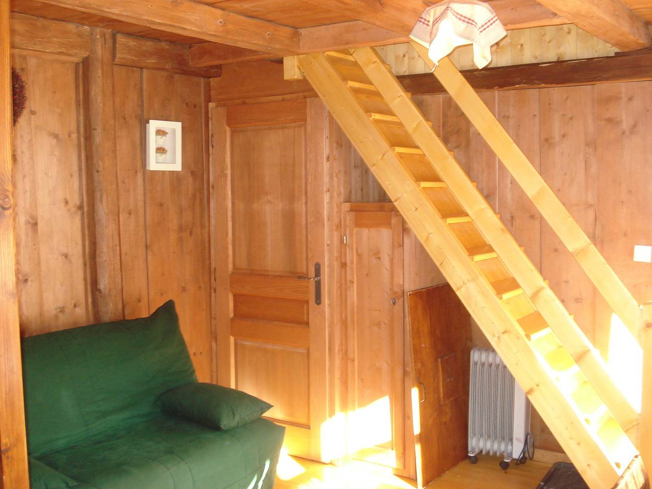 Chalet 'Petit De Charme' con vistas a la montaña, terraza privada y Wi-Fi in Samoëns, Region Bonneville