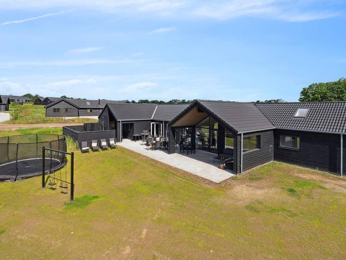 Ferienhaus für 20 Personen, mit Terrasse und Pool, kinderfreundlich in Mommark