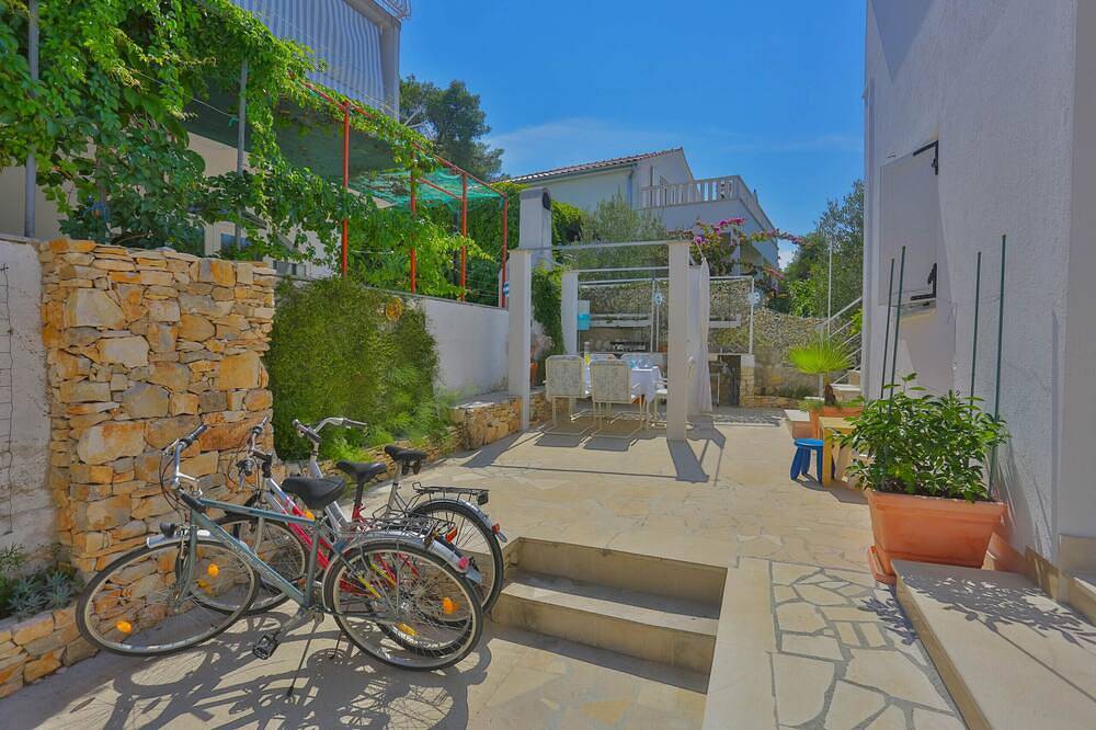 Entire apartment, House Monarch - 2nd Floor Apartment in Sutivan, Brac
