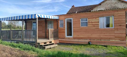 Gîte pour 6 personnes, avec vue ainsi que terrasse et jardin à Persac