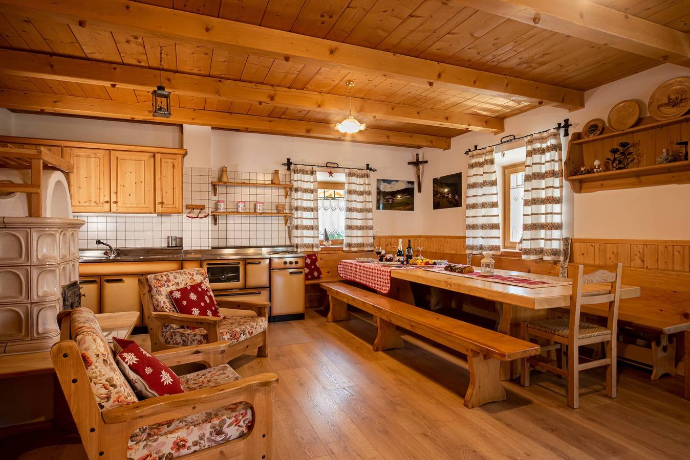 Chalet "Baita dei Minatori Val dei Mocheni" with Mountain View, Private Terrace & Wi-Fi in Palù del Fersina, Valsugana