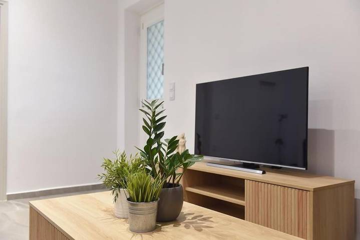 Gîte pour 5 personnes, avec terrasse ainsi que jardin et vue dans Finikas - 3