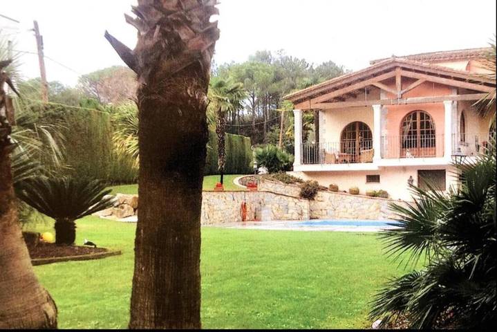 Casa rural para 9 personas, con Balcón y Jacuzzi además de Terraza y Jardín en Riudellots de la Selva - 3