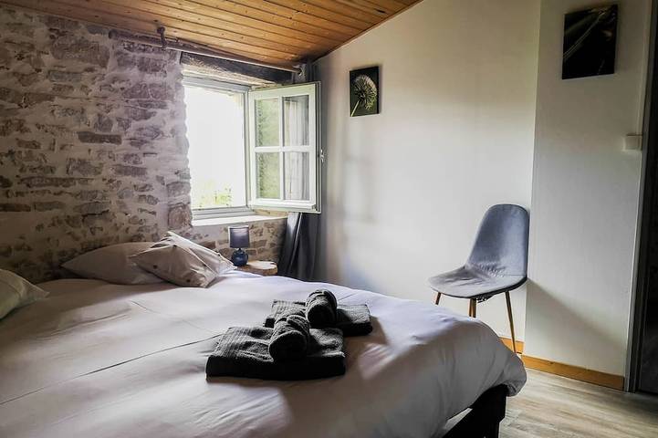Location de vacances pour 6 personnes, avec Terrasse ainsi que Jardin et Piscine à Saint-Juire-Champgillon - 3