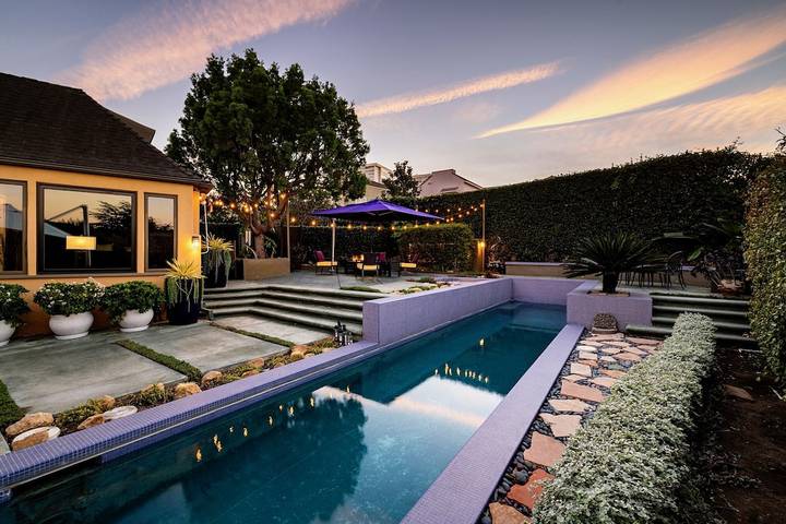 Vacation rental for 6 people, with yard and hot tub, with pets in Beverly Hills