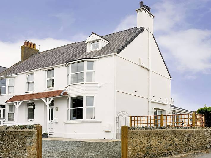 Cottage for 8 people, with garden, with pets in Rhosneigr