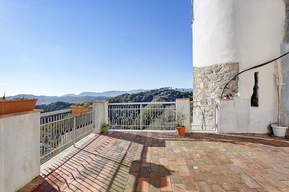 Ferienhaus 'Luxury Suite La Torretta' mit Bergblick, privater Terrasse und Wi-Fi in Falcinello, Sarzana