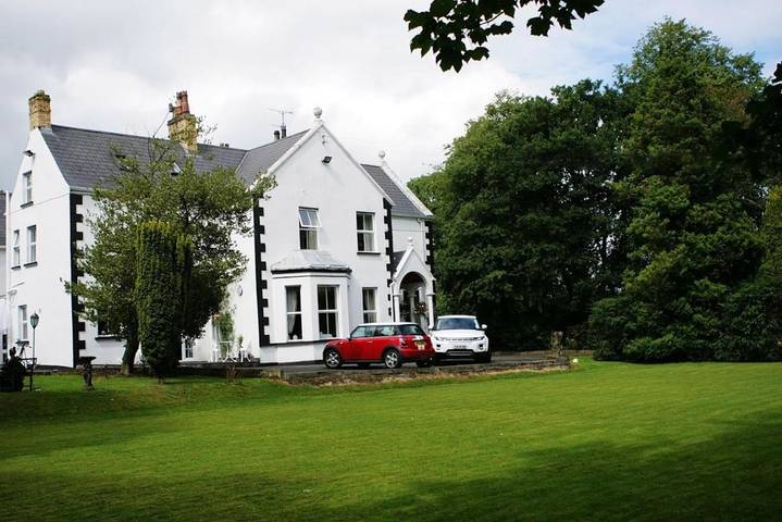 Bed & breakfast for 2 people, with Terrace and Garden as well as View in Derry