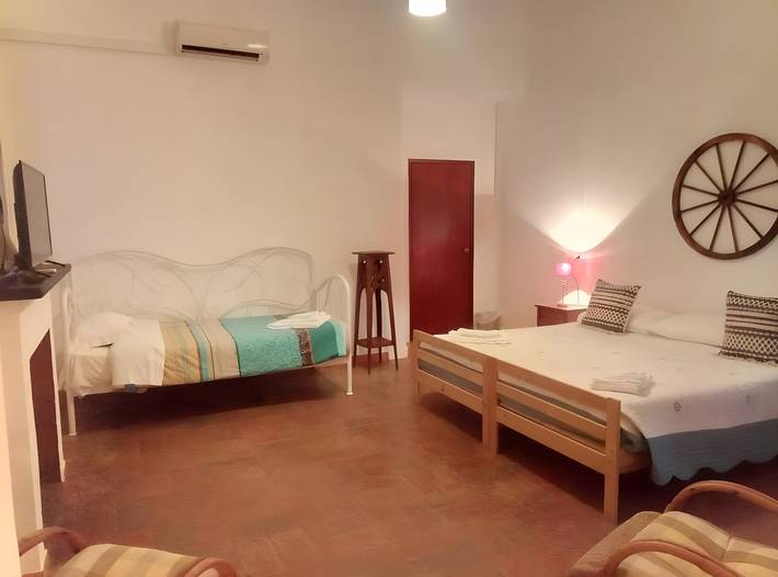 Zimmer für 4 Personen, mit Balkon und Garten in Portugal - 2