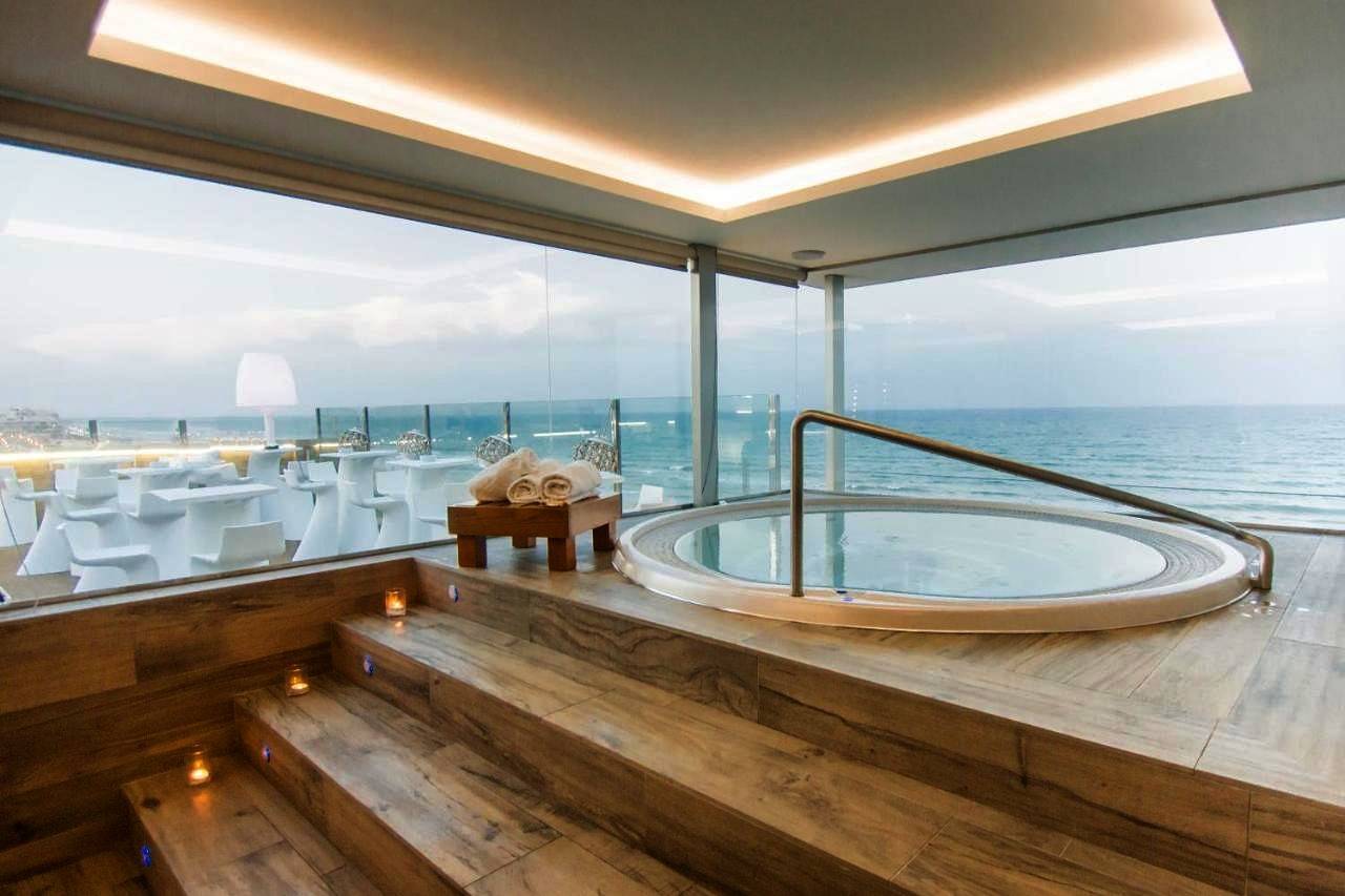 Hôtel pour 10 personnes avec jacuzzi in Playa Moncayo, Guardamar del Segura
